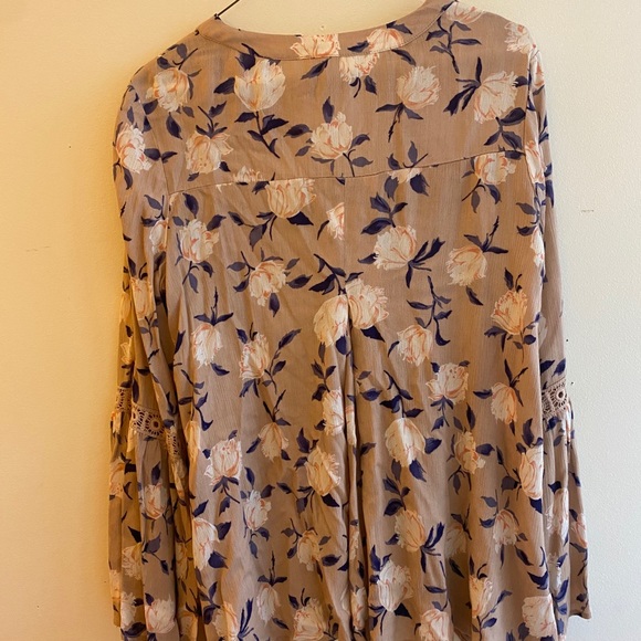 Altar’d state blouse - Picture 3 of 5